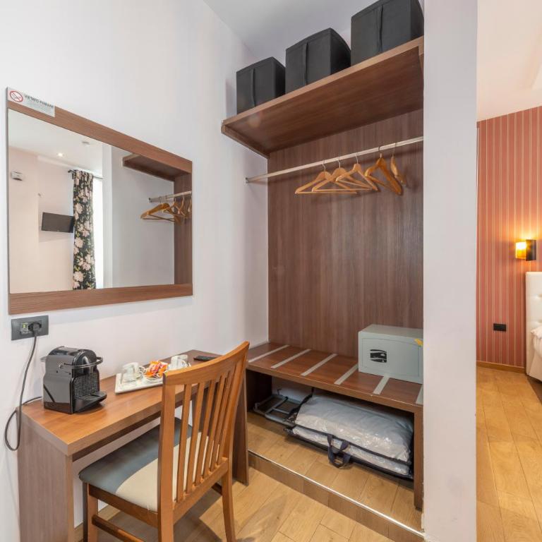 La Grande Bellezza Guest House Rome - Superior Triple Room - 4