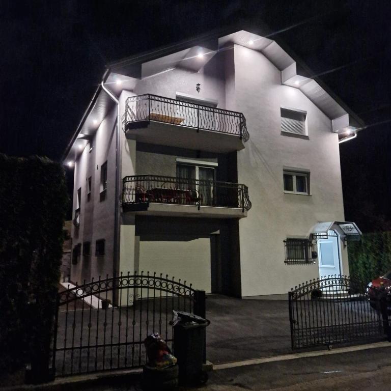Apartman Mia - Three-Bedroom Apartment - 1