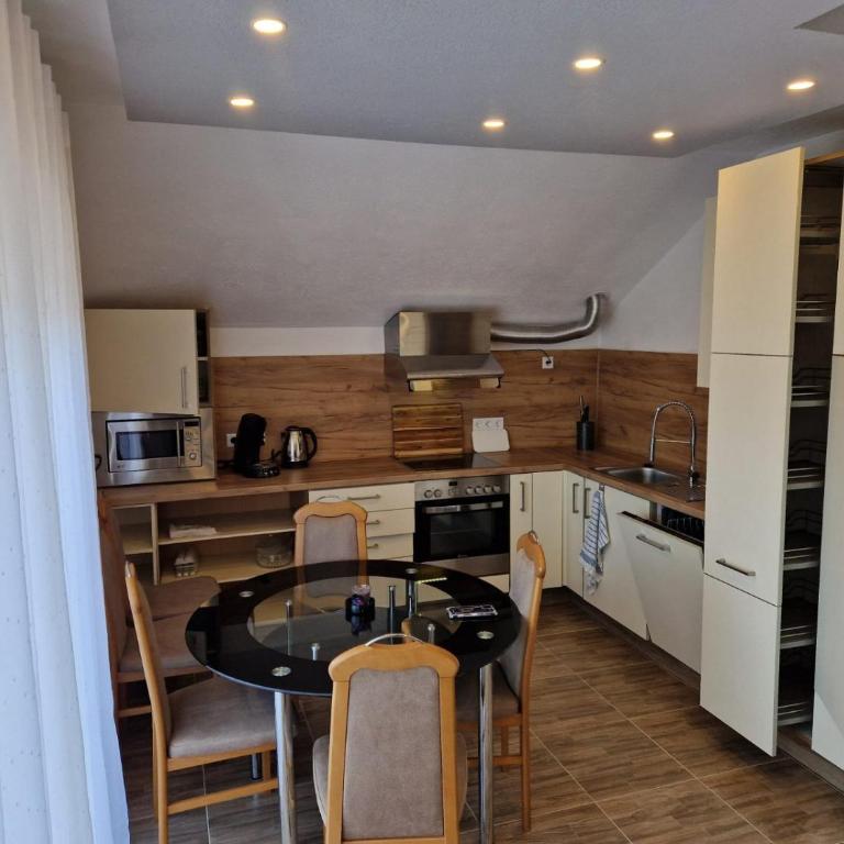 Apartman Mia - Three-Bedroom Apartment - 8