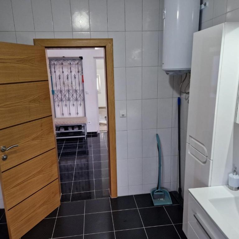 Apartman Mia - Three-Bedroom Apartment - 9