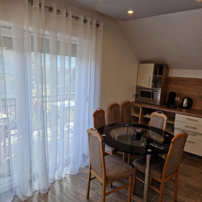 Apartman Mia - Three-Bedroom Apartment - 11