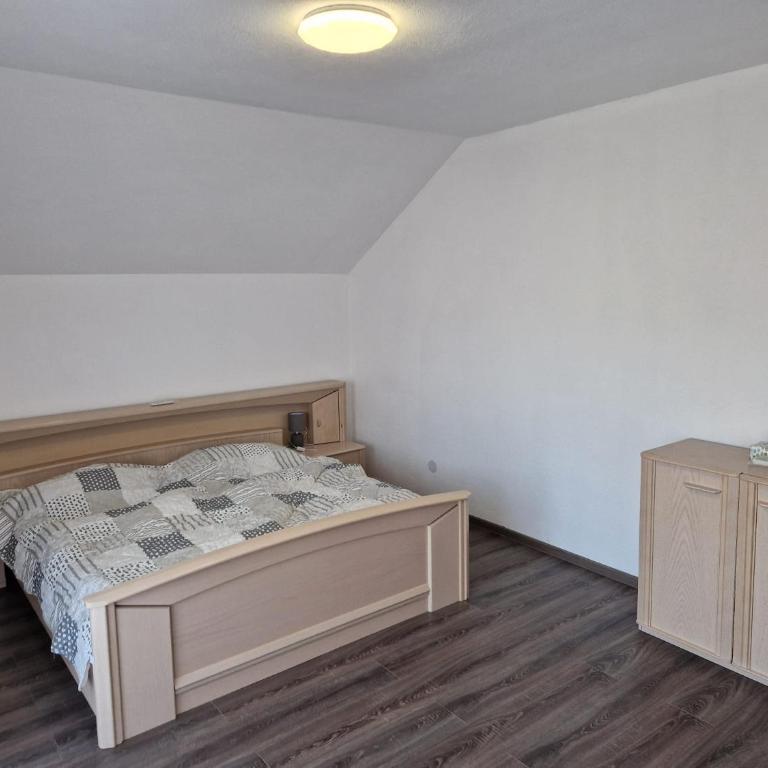 Apartman Mia - Three-Bedroom Apartment - 12