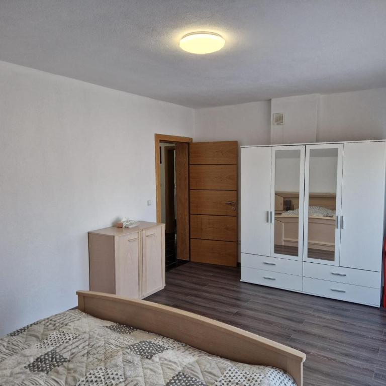 Apartman Mia - Three-Bedroom Apartment - 13