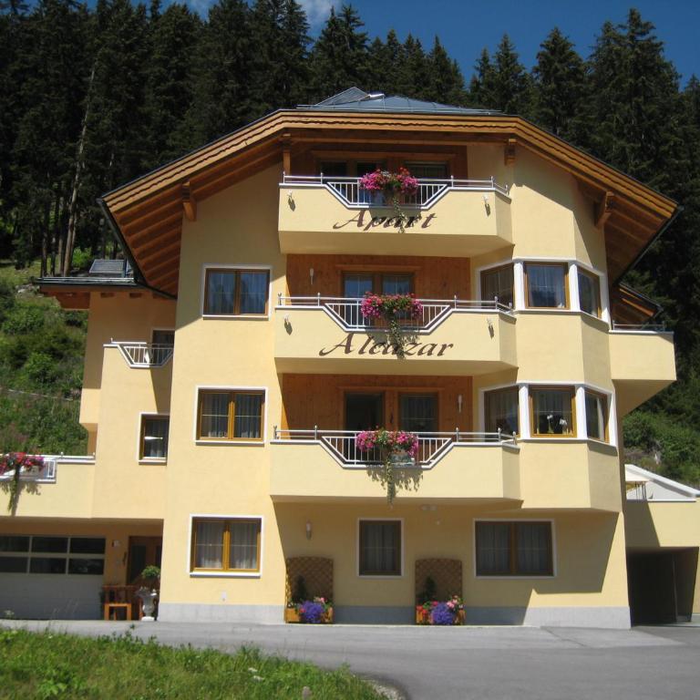 Apart Alcazar - Appartamento con 2 Camere da Letto e Balcone - 1