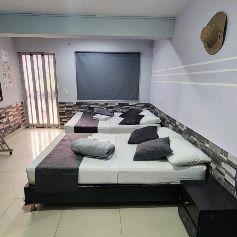 hotel medellin calasanz - Estudio Cuádruple Estándar - 10