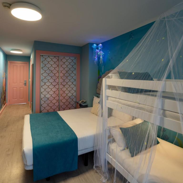 Hotel Magic Fantasy - Habitación Cuádruple adaptada para personas con discapacidad - 3