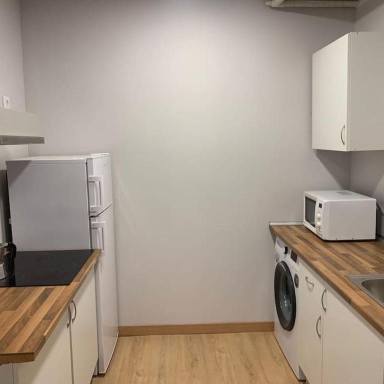 At 20' by Metro from the city centre (C) Apartamento en Av. América - One-Bedroom Apartment - 25
