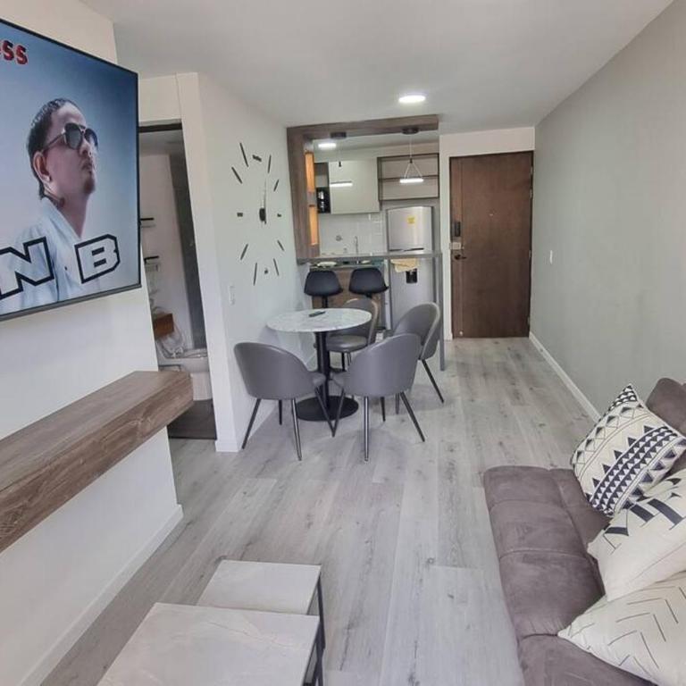a 2 cuadras del metro estación - Apartamento de 3 dormitorios - 1
