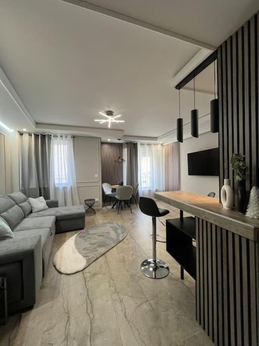 Luxueux Appartement près de la Cathédrale - Apartamento de 1 dormitorio - 1