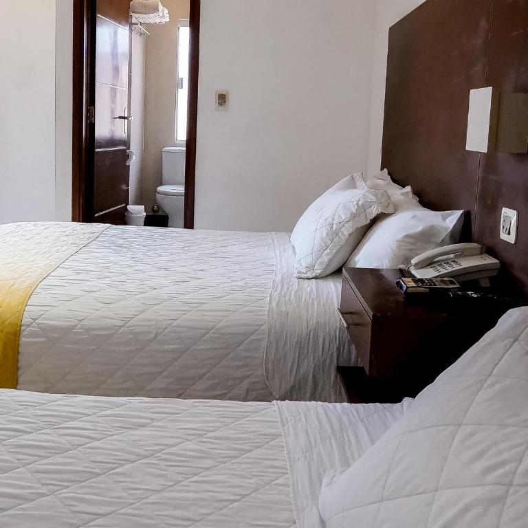 Prince Hotel - Large Twin Room - 3