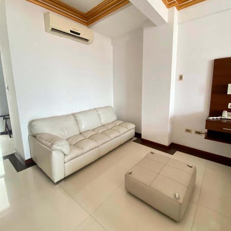 Prince Hotel - King Suite with Pool View - 3