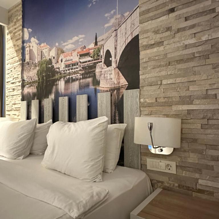 Hotel Nar - Dvokrevetna Soba sa Bračnim Krevetom/Zasebnim Krevetima i Balkonom - 12