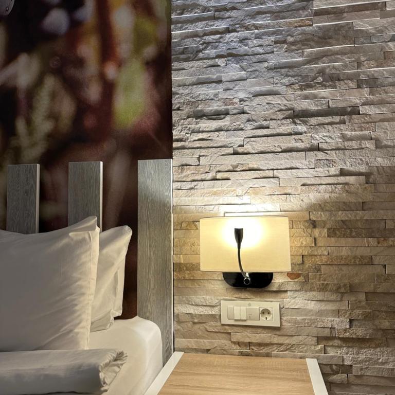 Hotel Nar - Dvokrevetna Soba sa Bračnim Krevetom/Zasebnim Krevetima i Balkonom - 22