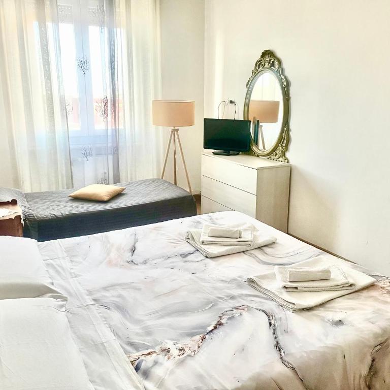 Cavour16 rent bedrooms - Camera Tripla Economy con Bagno in Comune - 3
