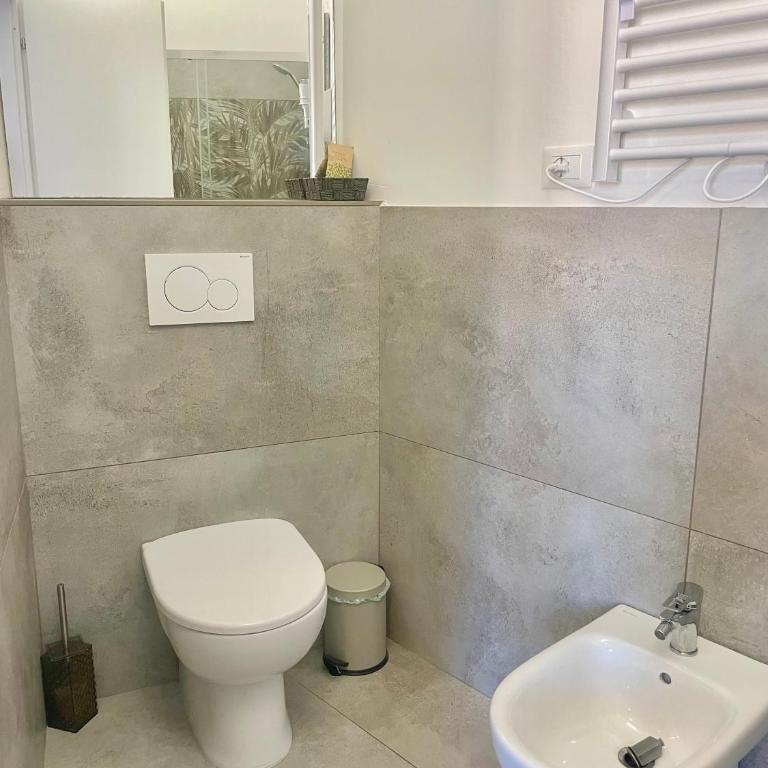 Cavour16 rent bedrooms - Camera King con Balcone - 10