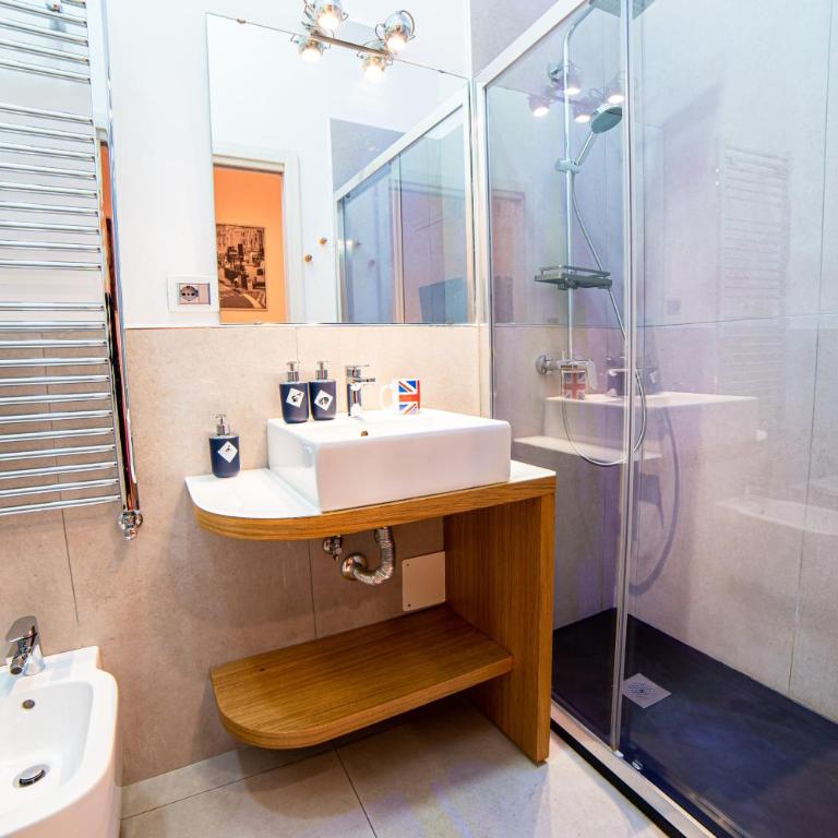 ToledoStation B&B - Camera Matrimoniale Superior con Bagno Privato e Balcone - 21