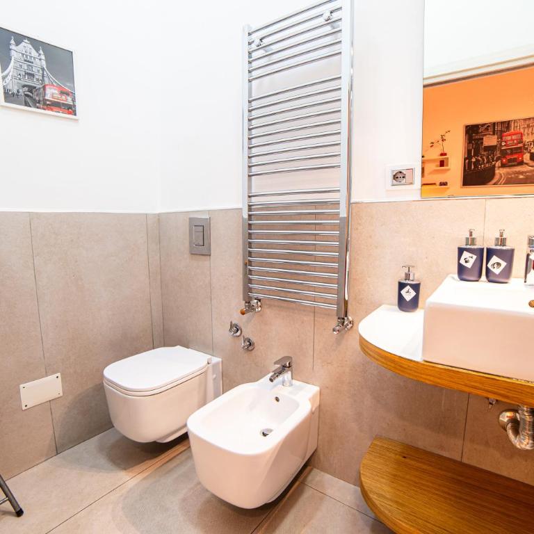 ToledoStation B&B - Camera Matrimoniale Superior con Bagno Privato e Balcone - 22