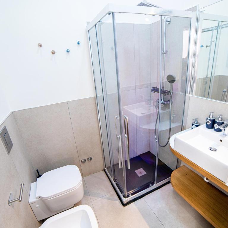 ToledoStation B&B - Camera Matrimoniale Superior con Bagno Privato e Balcone - 32