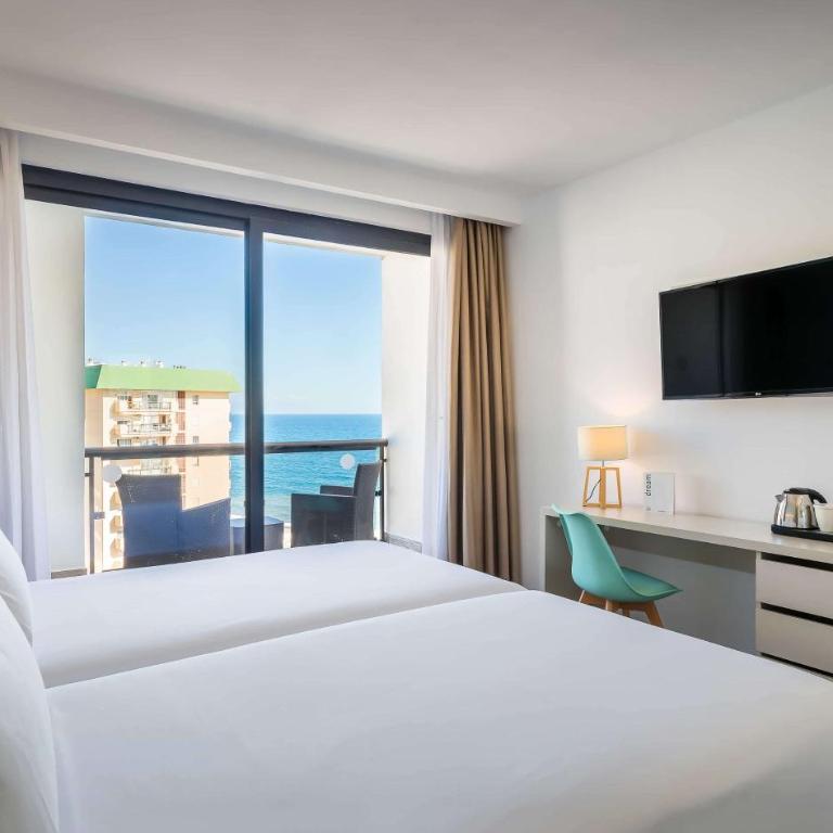 Occidental Fuengirola - Habitación Doble Deluxe con terraza y vistas laterales al mar - 1 o 2 camas - 1