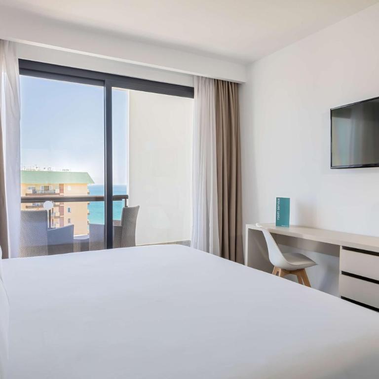 Occidental Fuengirola - Habitación Doble Superior con terraza y vistas laterales al mar - 1 o 2 camas - 1