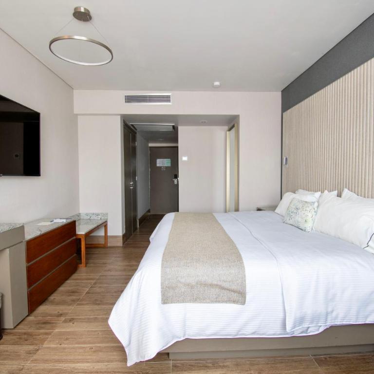 Hotel Plaza Diana - King Room - 15