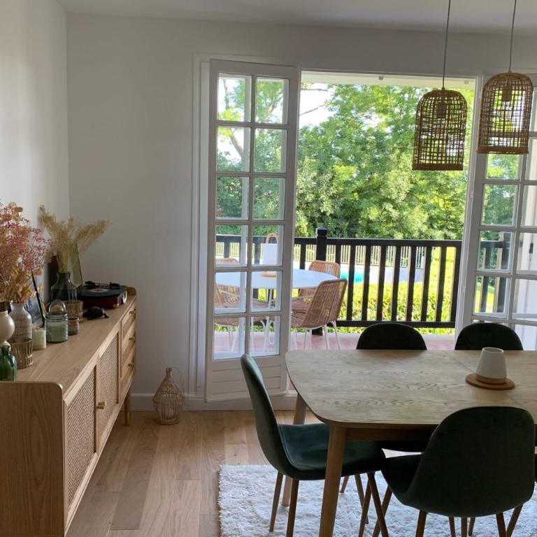 Apartment with swimming pool - near train station - Apartment - 9