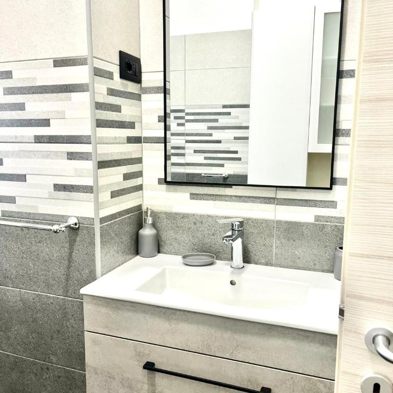15 Min. Colosseo 2 - Casa di Micca - Appartamento con 2 Camere da Letto - 11