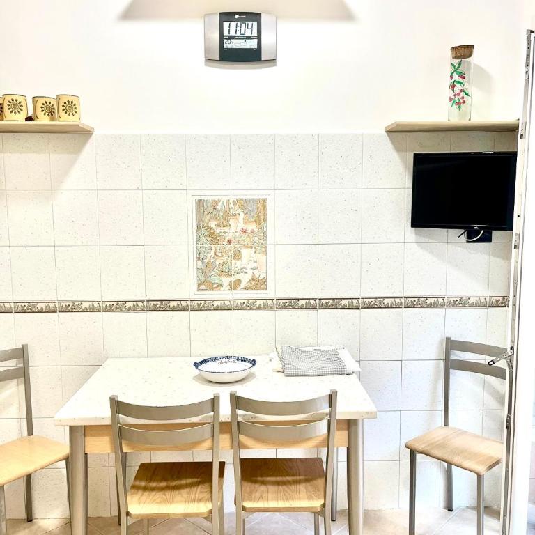 15 Min. Colosseo 2 - Casa di Micca - Appartamento con 2 Camere da Letto - 15
