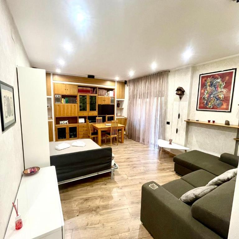 15 Min. Colosseo 2 - Casa di Micca - Appartamento con 2 Camere da Letto - 18