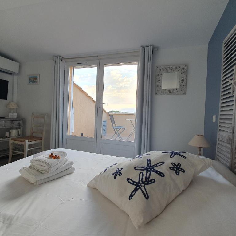 Hôtel Les Calanques - Chambre Double avec Patio - 3