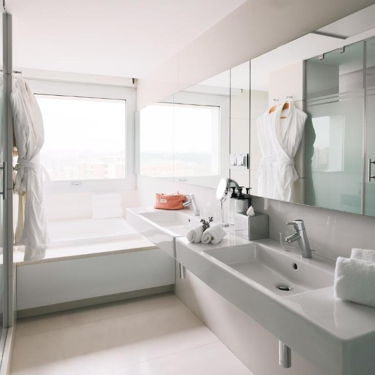 voco Madrid Retiro by IHG - Madrid Suite - 1