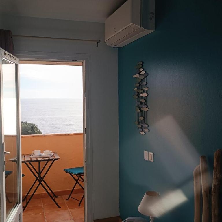 Hôtel Les Calanques - Chambre Double avec Balcon - Vue sur Mer - 1