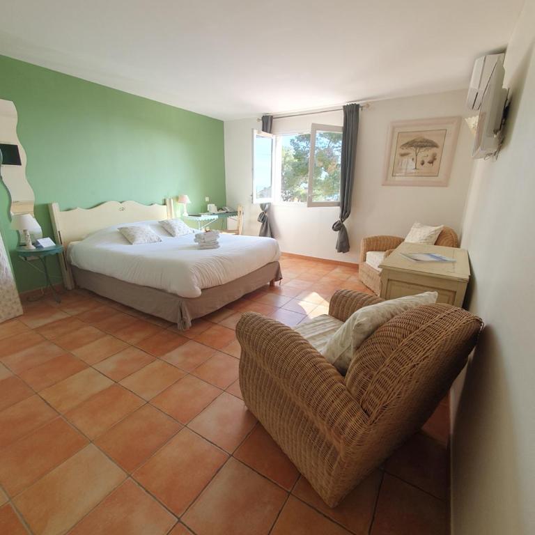 Hôtel Les Calanques - Chambre Double - Accessible aux Personnes à Mobilité Réduite - 4