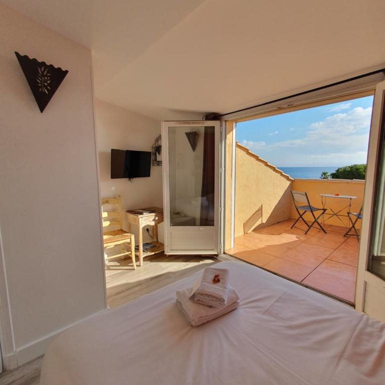 Hôtel Les Calanques - Chambre Double avec Patio - 5