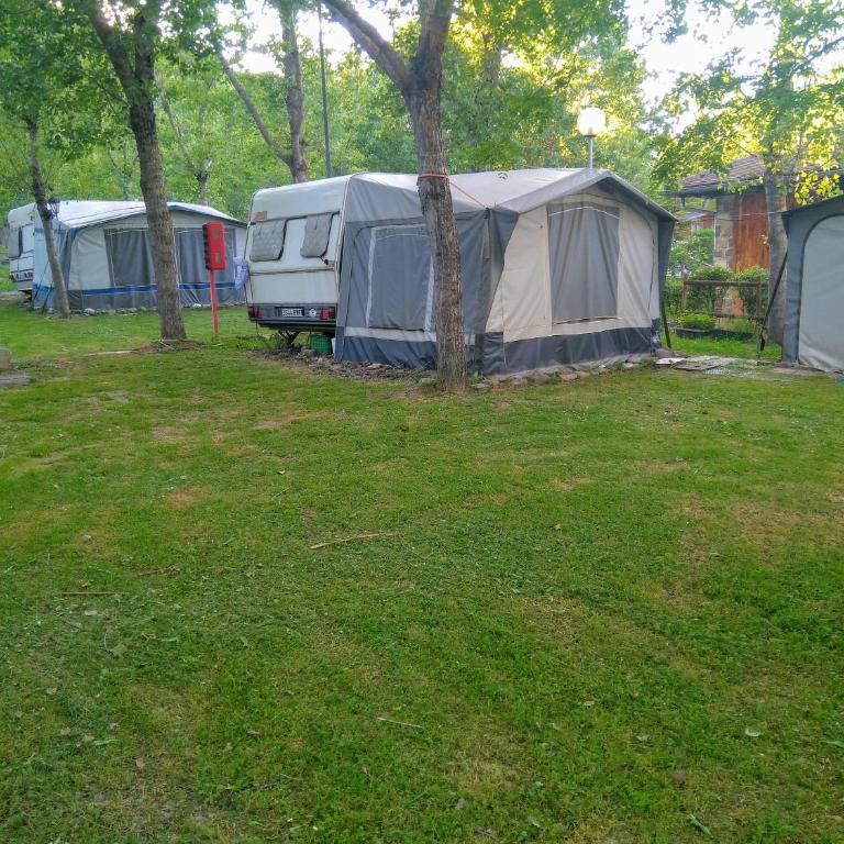 Camping Valle de Hecho - Empty spot with electricity and water for Autocamper and Van - 3