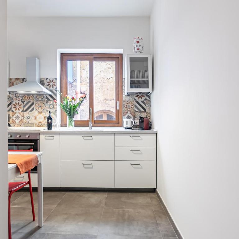 GuestHost - Palazzo dei Normanni & Ballarò Roomy Modern Apt x9 - Appartamento con 3 Camere da Letto - 15