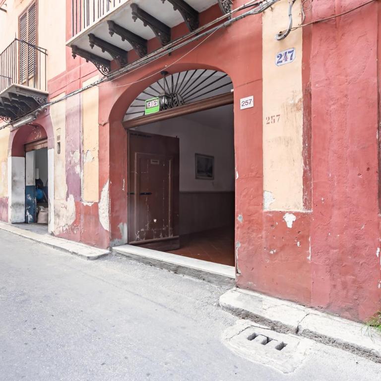 GuestHost - Palazzo dei Normanni & Ballarò Roomy Modern Apt x9 - Appartamento con 3 Camere da Letto - 24