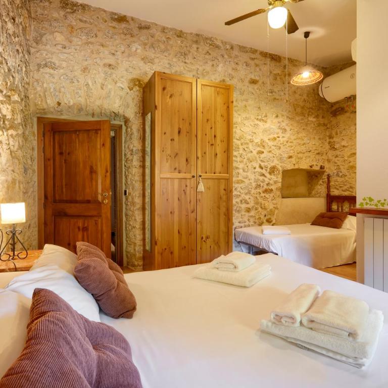 Turisme Rural Mas Ramades - Standard Triple Room - 1