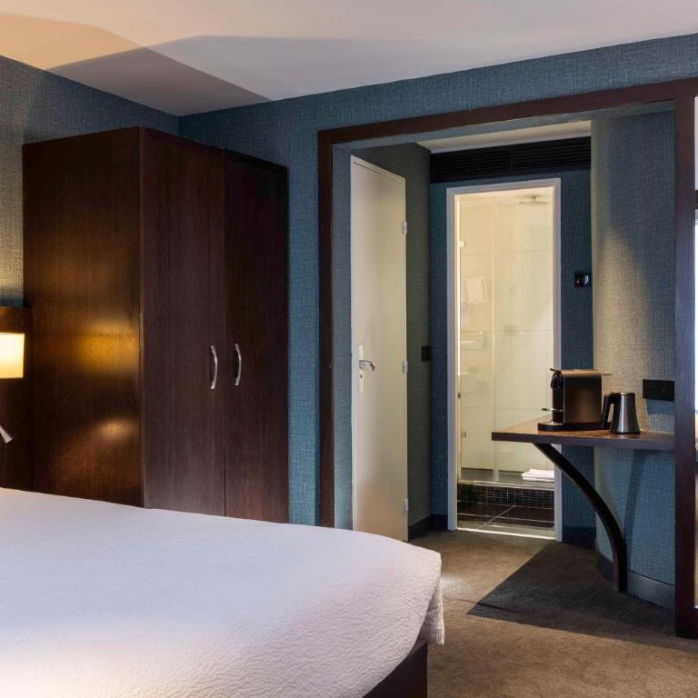 Best Western Plus Bretagne Montparnasse - Grande Chambre Deluxe Lit King-Size avec Canapé-Lit - Non-Fumeurs - 1