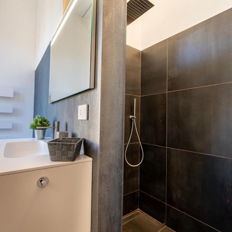 NEW 2024 - ANCIENT GRAVEDONA - where Lake Como classic style meets modern design and comforts - Larihome A41 - Appartamento con 2 Camere da Letto - 24