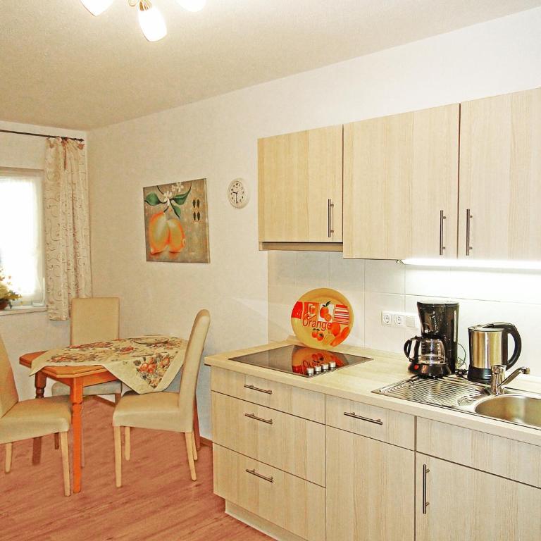 Am Badezentrum Ferienwohnungen - Apartment 1 mit Bergblick - 5