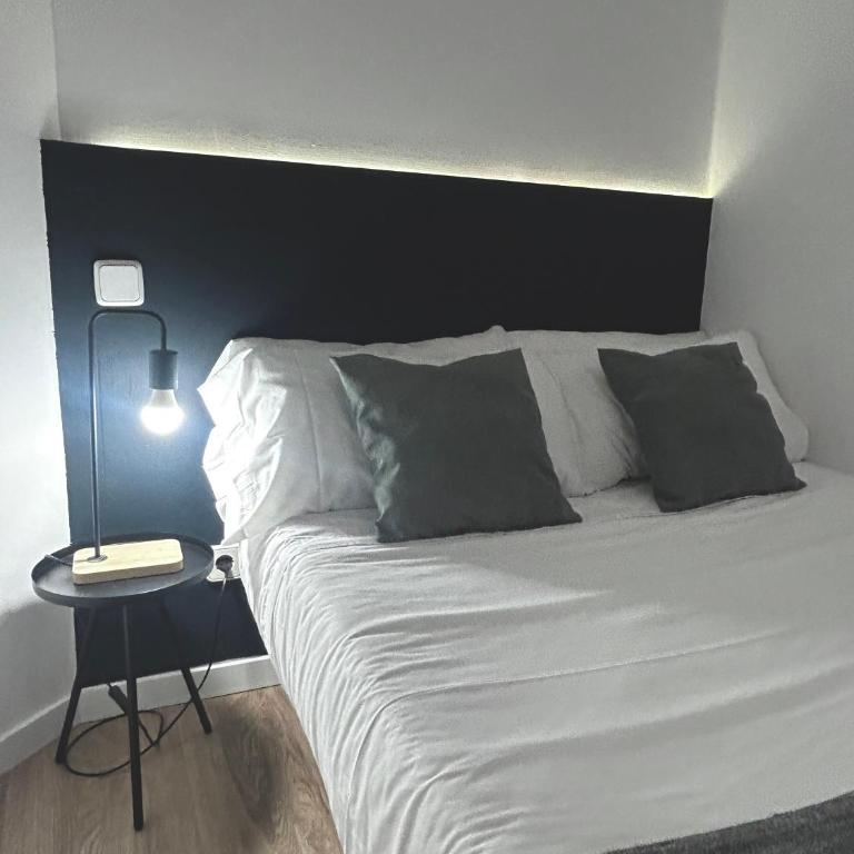 Center Madrid habitaciones - Double Room with Shared Bathroom - 1