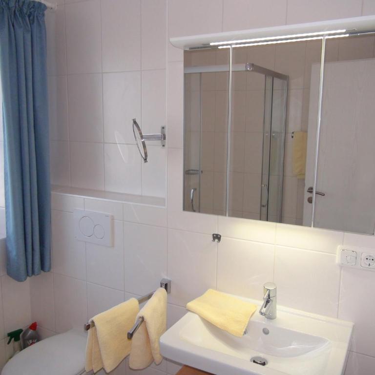 Am Badezentrum Ferienwohnungen - Apartment 1 mit Bergblick - 4