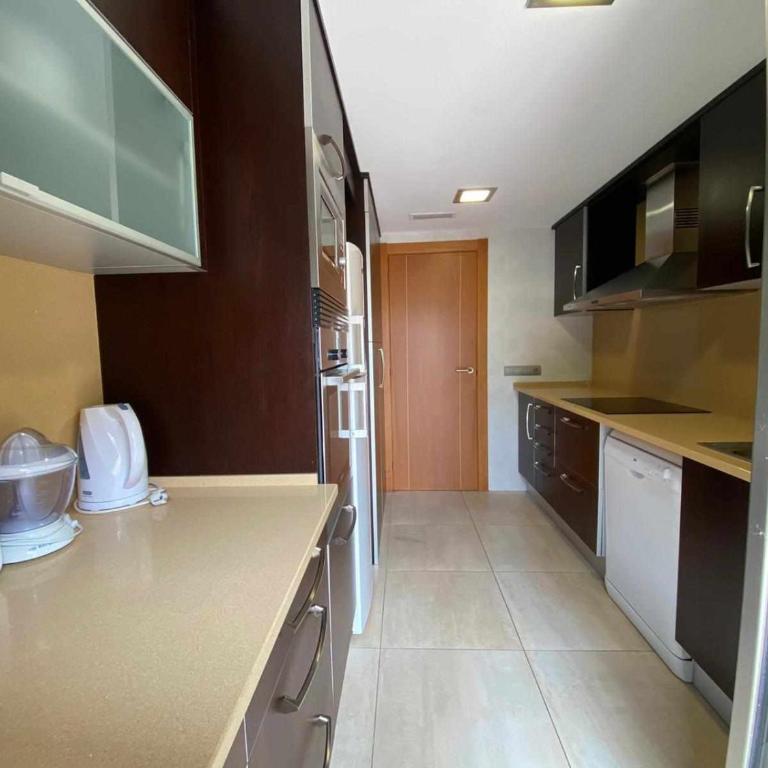 Voramar – A 50 m de la Playa, Parking y A/A - Apartamento de 2 dormitorios - 12