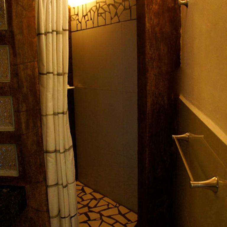 Aztic Hotel and Executive Suites - Junior Suite - 5