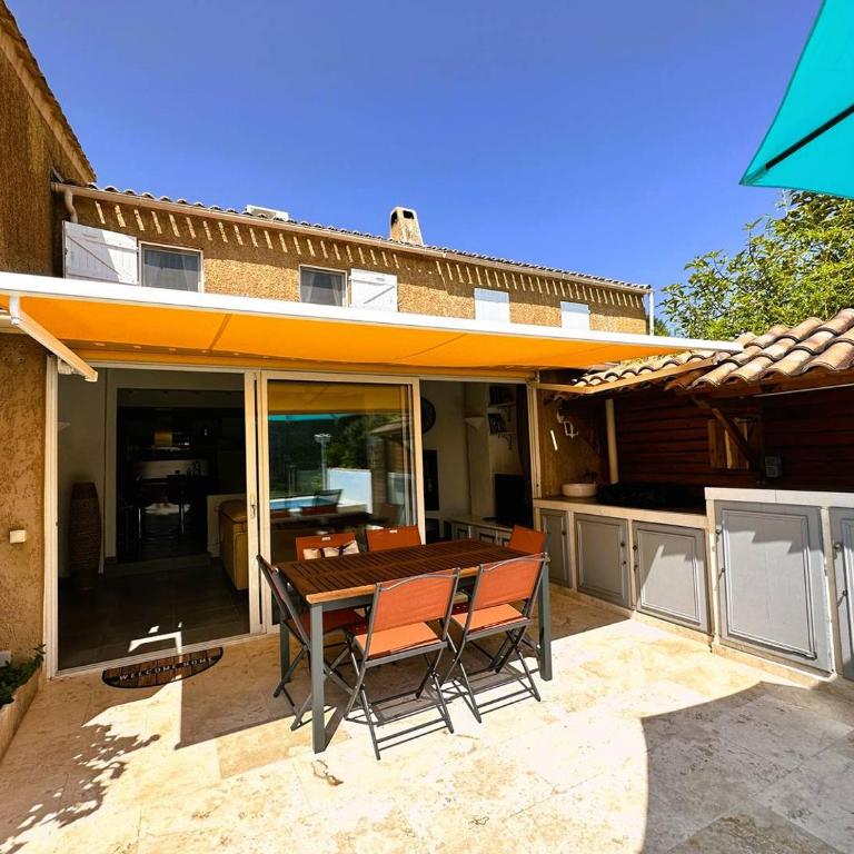 Mazet de la Treille, climatisé avec piscine privée pour 4 pers Domaine privé - Maison de Vacances - 4