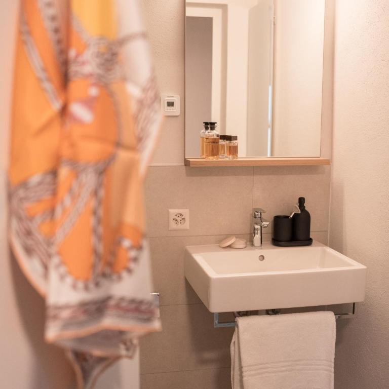 B&B CCAA Ascona - Camera Tripla Comfort - 4