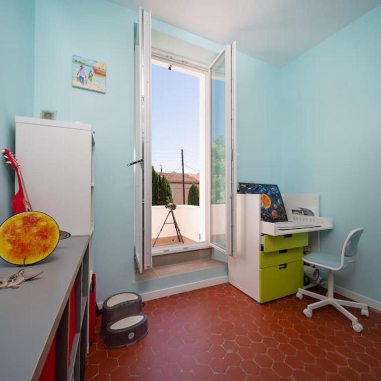 Maison air conditionné, piscine, quartier calme proche des plages - Villa - 13