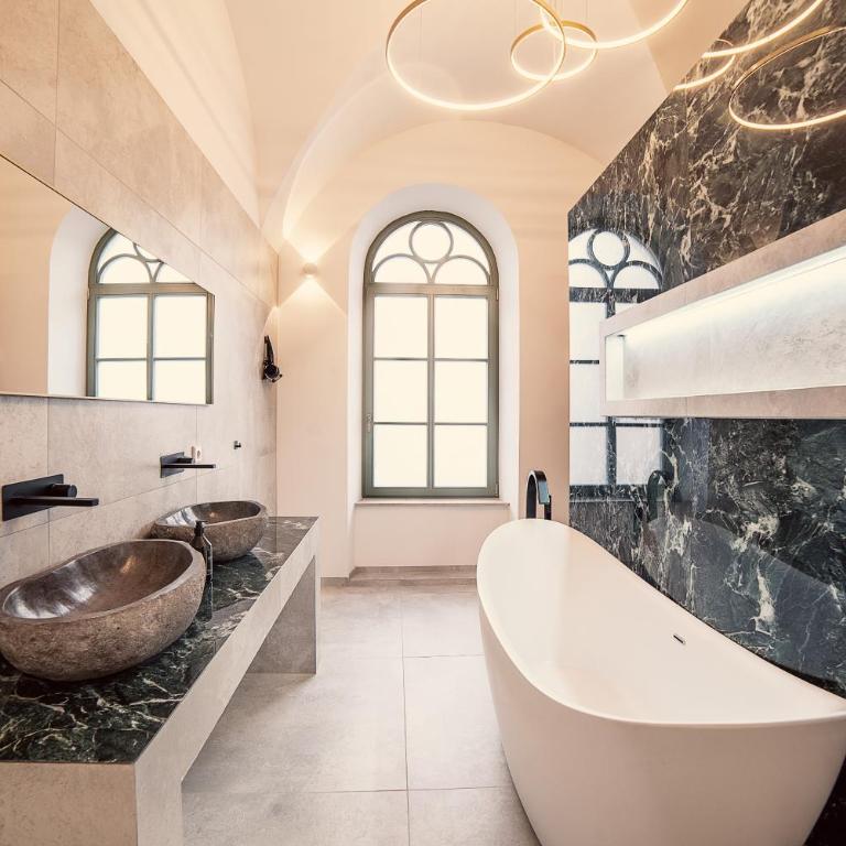 NEW LUXUS Suite I TWO Kingbeds I Center - Two-Bedroom Apartment - 2