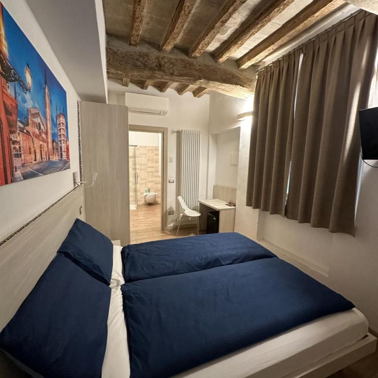 Residenza Pezzani - Camera Matrimoniale con Bagno Privato - 2